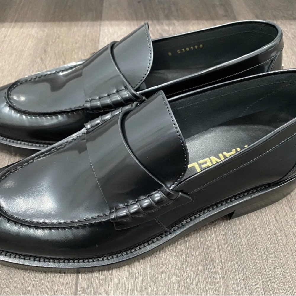 NIB Chanel Shiny Calfskin Loafers 37 Black - Picture 8 of 9